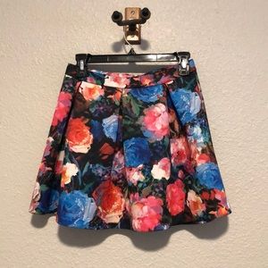 Express floral scuba skirt size Small